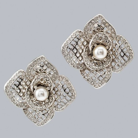 White House Black Market Jewelry - WHBM Faux Pearl Crystal 🌸 3D Rose 🌸 Stud Earrings